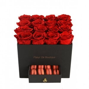 KUTUDA Ç?ÇEK KIRMIZI GÜLLER